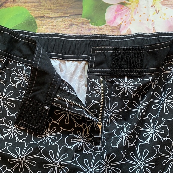 Nike Waterproof Active Capris • Sz S (4-6) - Picture 6 of 13